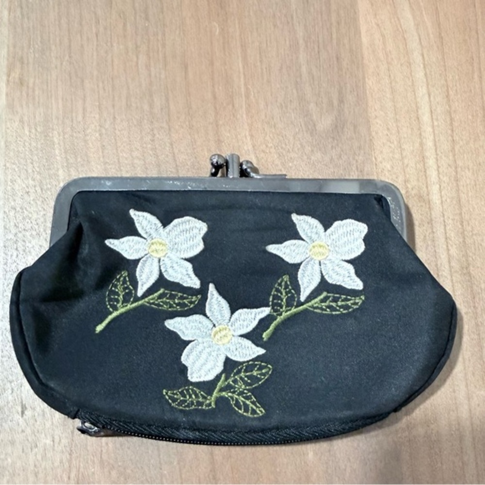 Vintage embroidered black floral clasp coin purse/ clutch bag